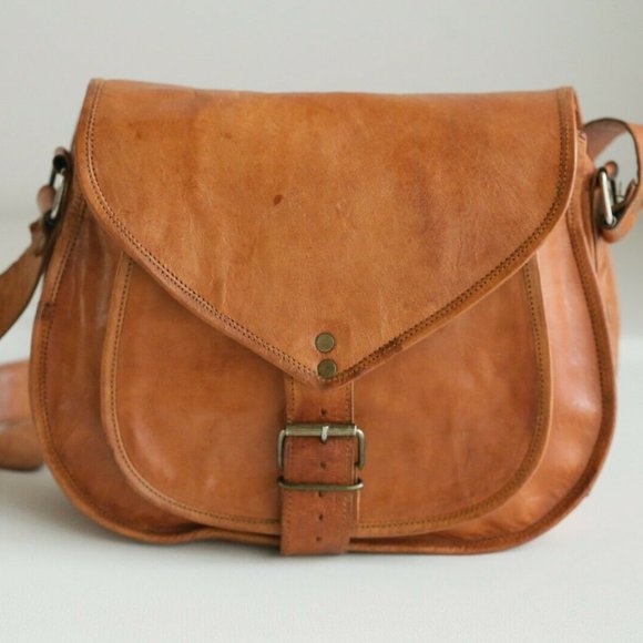 Unbranded |Vintage Handbags - Large Cognac brown Oval Leather Crossbody